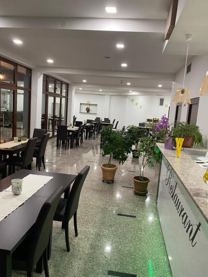 Hotel Vienna 헤르섹 외부 사진